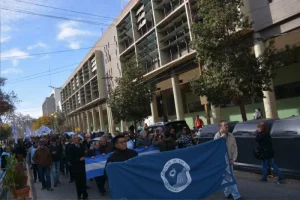 Gremios universitarios decretaron un paro total de actividades por cinco días ante el retraso salarial