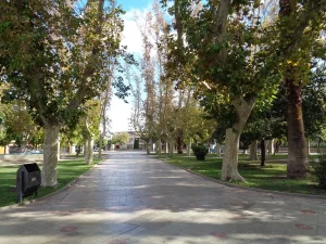 Padres de la EPET N°2 reclaman presencia policial tras un brutal ataque a estudiantes en Plaza Laprida