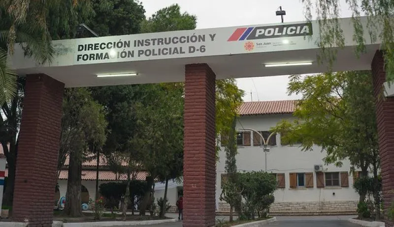 POLICIA-SAN-JUAN-ESCUELA-02