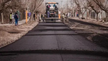 Avanza la pavimentación en Caucete y mejoran calles en distintos sectores