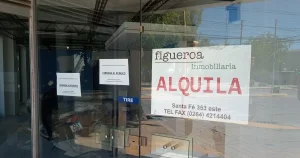 El bajo consumo provoca cierre de comercios en una de las cuadras más transitadas del microcentro sanjuanino