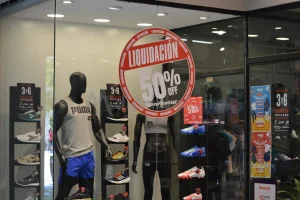 El comercio sanjuanino apuesta a descuentos permanentes para sostener el consumo