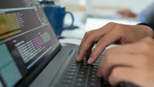 Impulsan un proyecto para incorporar tecnología y economía del conocimiento en la secundaria