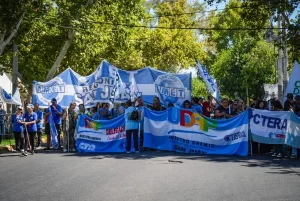 Paro docente en San Juan: sin clases y con movilización en medio del conflicto salarial