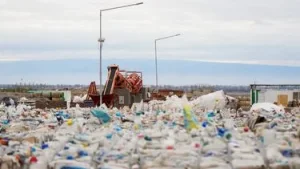 Persisten los trabajos para extinguir el incendio en la Planta de Tecnología Ambiental