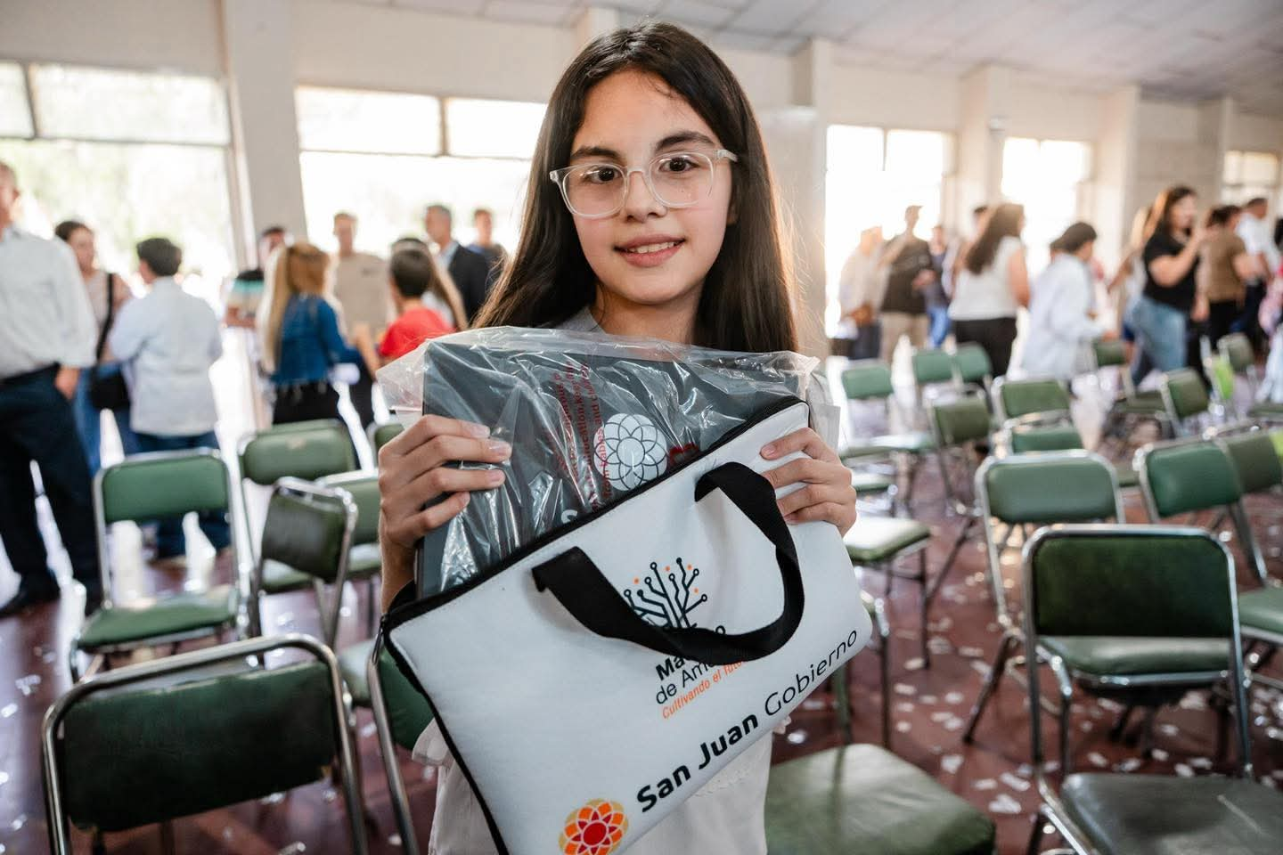 El Ministerio de Educación distribuirá computadoras a alumnos y docentes durante la segunda mitad del año