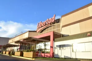 La Anónima formaliza su desembarco y el Grupo Libertad inicia su retiro definitivo