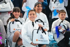 Confirmaron para agosto la entrega de computadoras del programa educativo "Maestro de América"