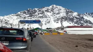 Mendoza: cerraron el Paso Cristo Redentor por intensas nevadas
