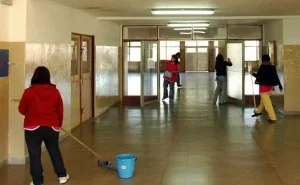 Porteros escolares van al paro en San Juan si el Gobierno no atiende sus reclamos salariales