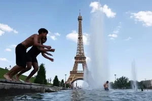 Francia registra 40 muertes por ahogamiento en medio de una ola de calor sin precedentes