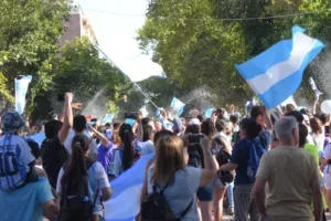 La victoria de la Selección convocó a una multitud pero terminó con incidentes y arrestos
