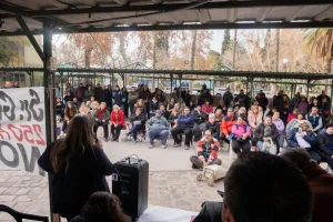 Los feriantes de la Feria de las Pulgas se oponen al traslado parcial y exigen un predio para los 120 puestos