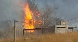 Una familia perdió su vivienda y su comercio tras el avance de las llamas y pide ayuda para reconstruir
