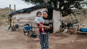 Tras décadas de espera, la llegada de la energía eléctrica continua beneficia a 16 familias en Sierras de Chávez