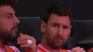 Messi entró desde el banco y volvió a jugar tras el fallecimiento de su padre