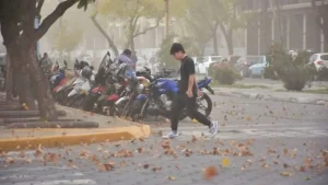 San Juan suspende clases este jueves 24 tras alerta de viento Zonda