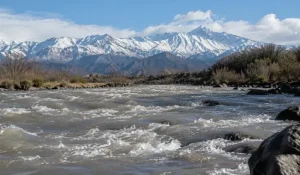 Piden no acercarse al río Jáchal este lunes por maniobras técnicas en los diques Cuesta del Viento y Pachimocho