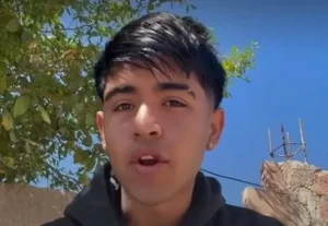 Cuestionan al influencer sanjuanino Santiago Fernández por difundir un ataque transodiante