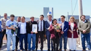 Orrego entregó 118 viviendas en el barrio Malvinas Nos Une de Angaco
