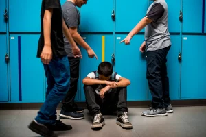 Avanzan en un proyecto de ley para sancionar el acoso escolar y multar a los padres de los agresores