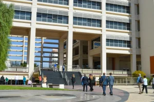 Cómo es el programa de retiros voluntarios para empleados públicos que analizan en San Juan