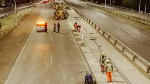 Obras sin pausa en la de Circunvalación: los trabajos de repavimentación se extienden a la noche